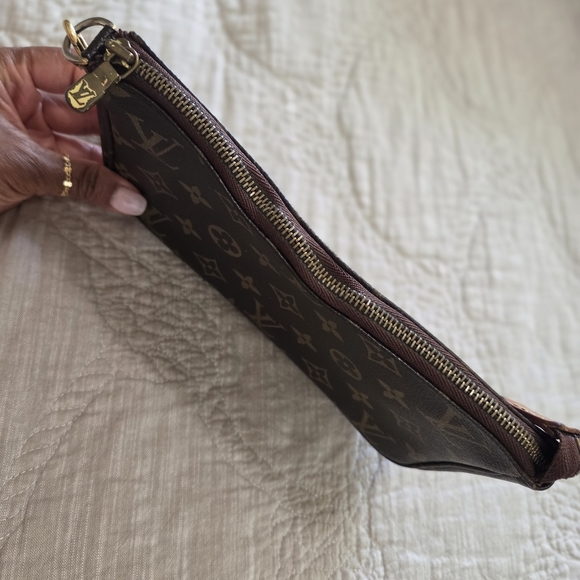 Authentic Louis Vuitton Monogram Clutch - Picture 4 of 10